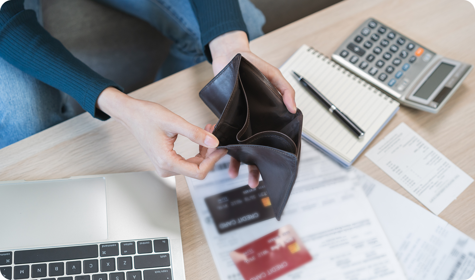 Who should apply for a fast cash loan in Singapore